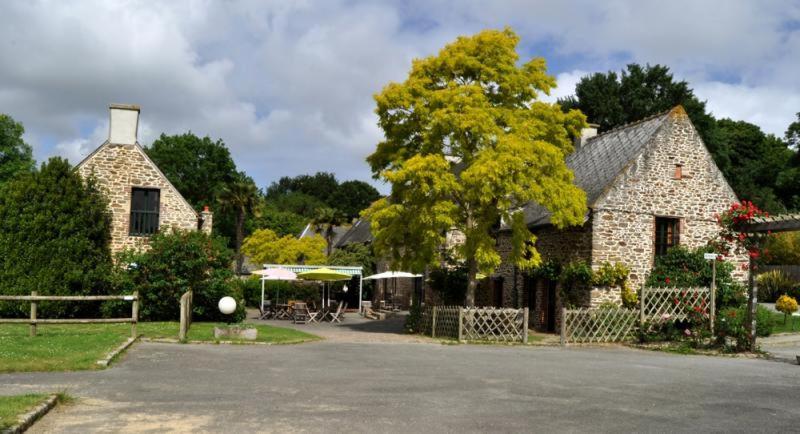 L'Auberge De La Porte Saint-Jouan-des-Guerets Exterior photo
